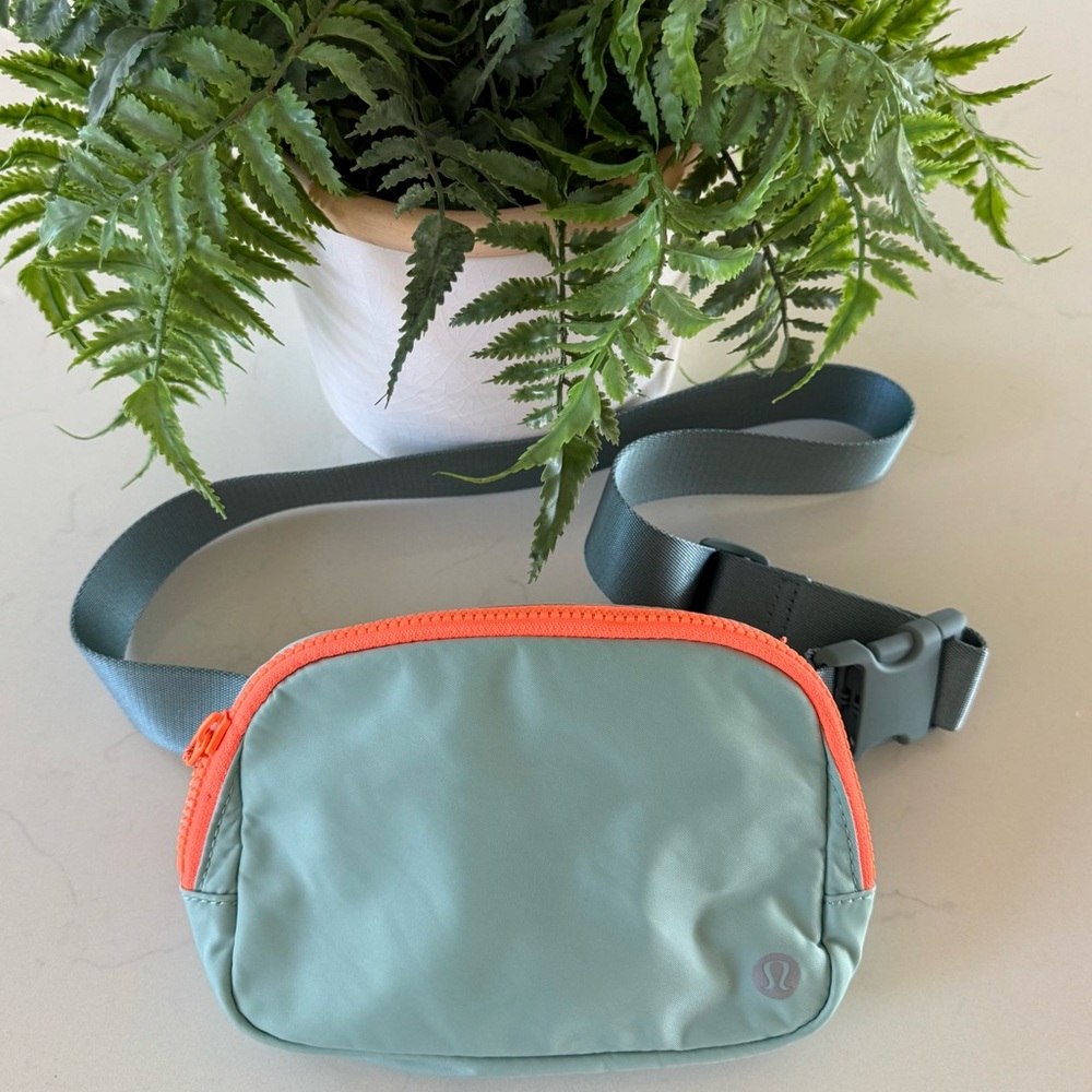 🌟Lululemon Everywhere Belt Bag ~ 1L